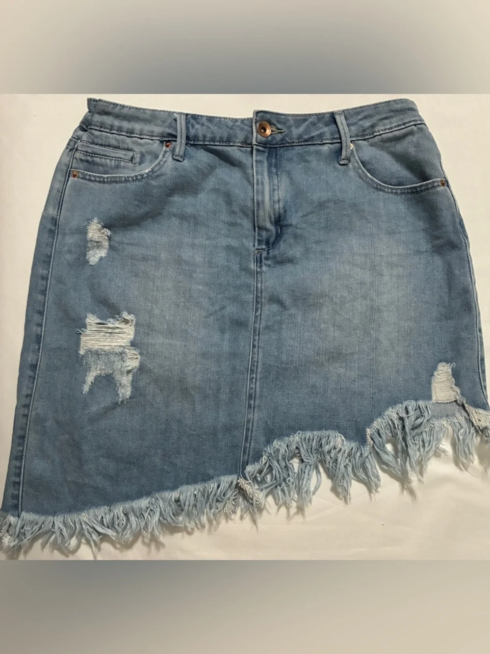 TRACTR BLU distressed denim assymeyricsl skirt Size Medium 4 pockets. Belt loops